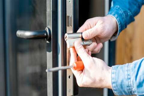 What Qualifications Does a Commercial Locksmith Need?