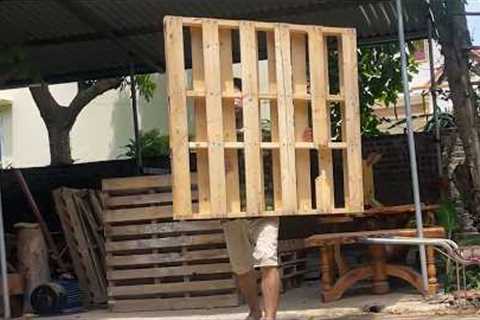 Watch How Highly Skilled Carpenters Turn Pallets Into Beds. Amazing Pallet Projects