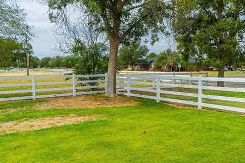 Picket Fencing Midland, TX · Sunday, Oct 19 📸